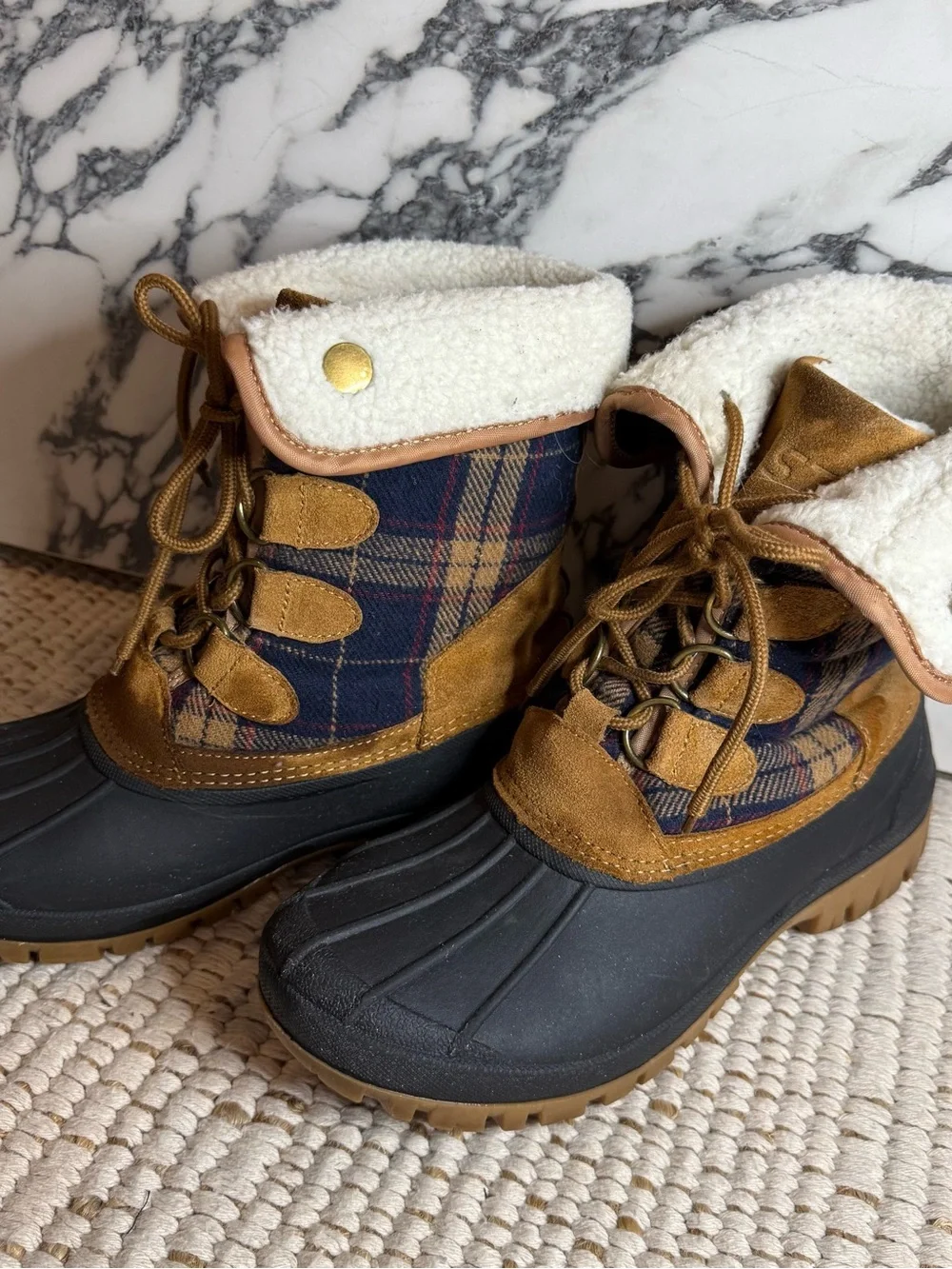 STQ Women's Plaid Winter Duck Boots Size 9 Waterproof Snow Shoes Navy Tan